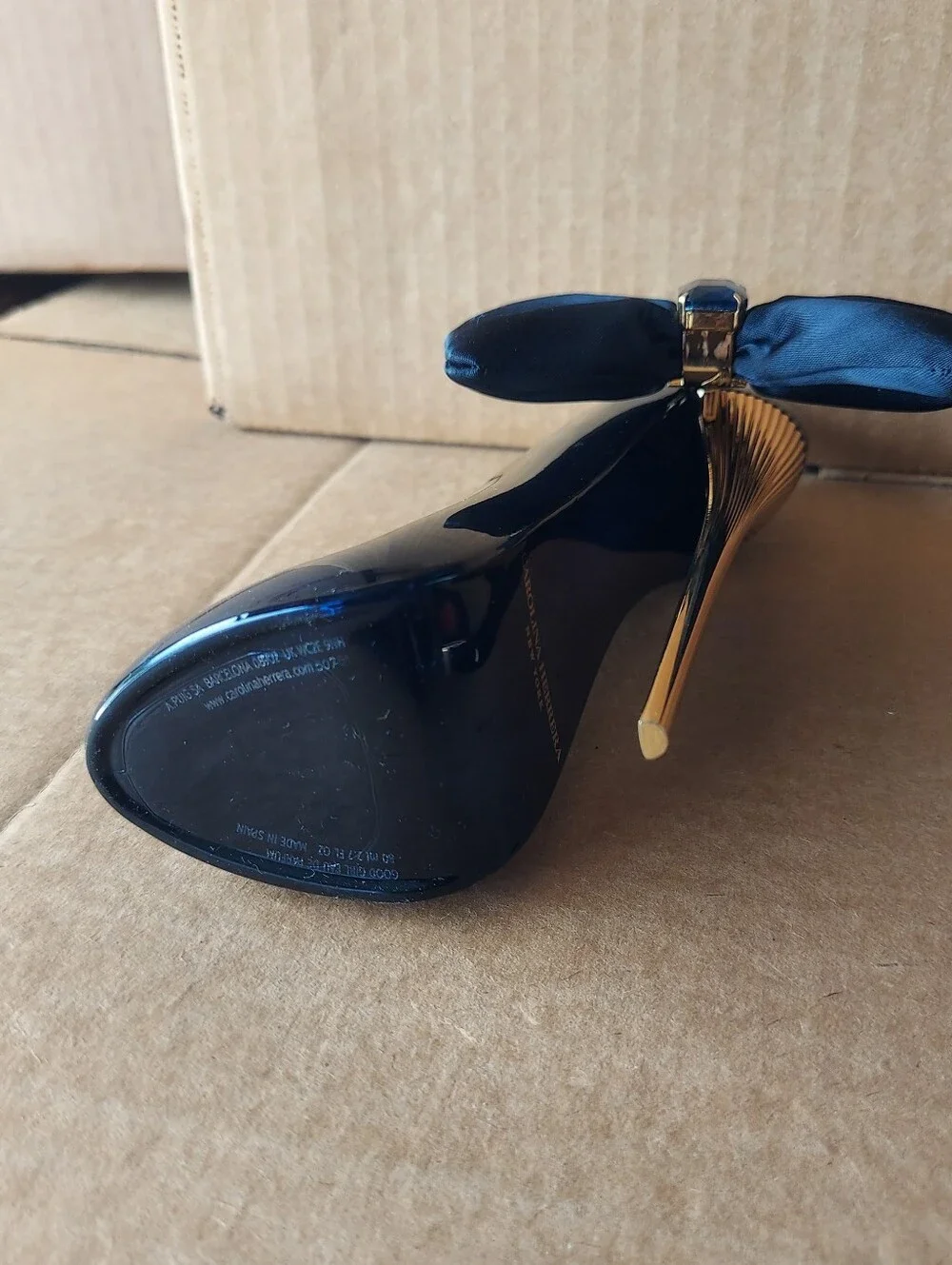 Black Satin Bow High Heel Bottle Accent